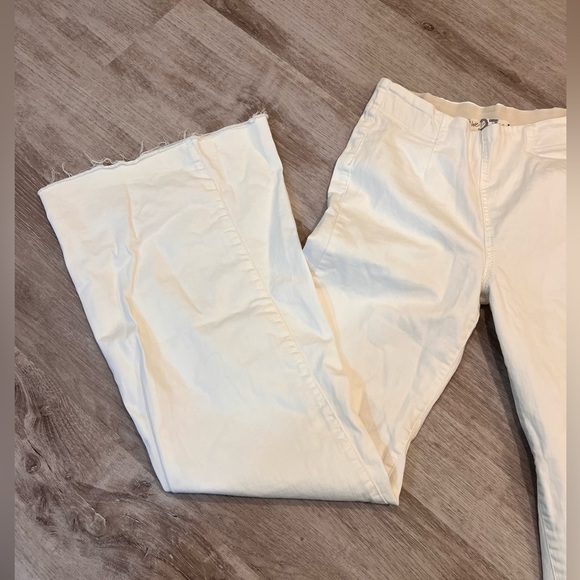 We the Free raw hem, flare, pull in jean, size 27 - Picture 3 of 4